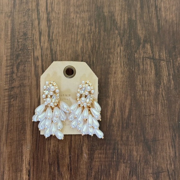 Anthropologie pearl Cluster Crystal drop Earring - Picture 9 of 11